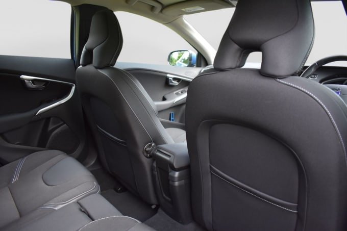 2025 Volvo V40