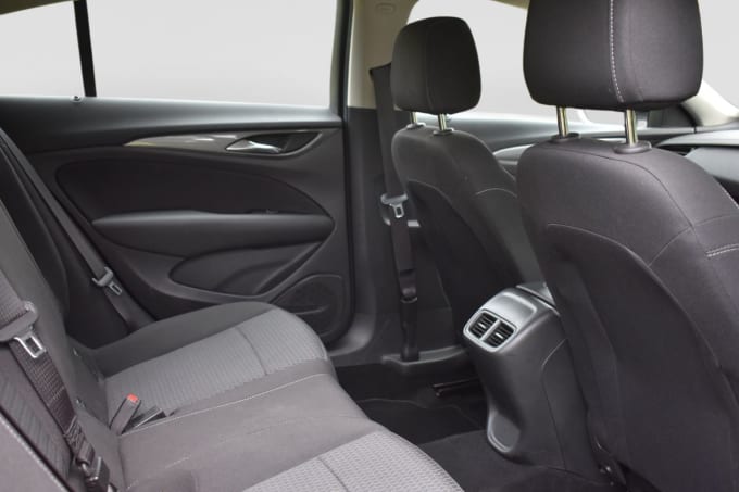 2025 Vauxhall Insignia
