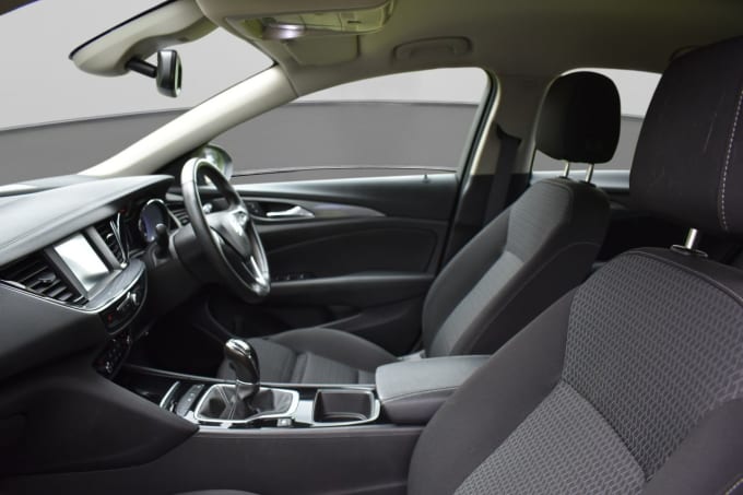 2025 Vauxhall Insignia
