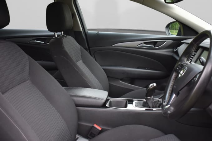2025 Vauxhall Insignia