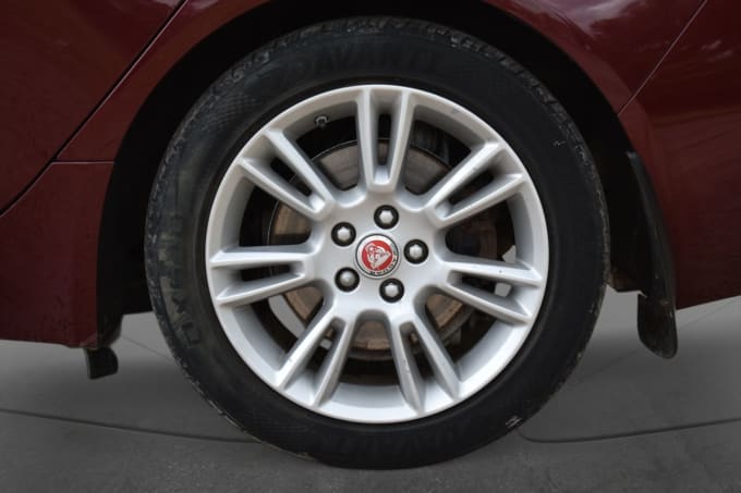 2025 Jaguar Xe