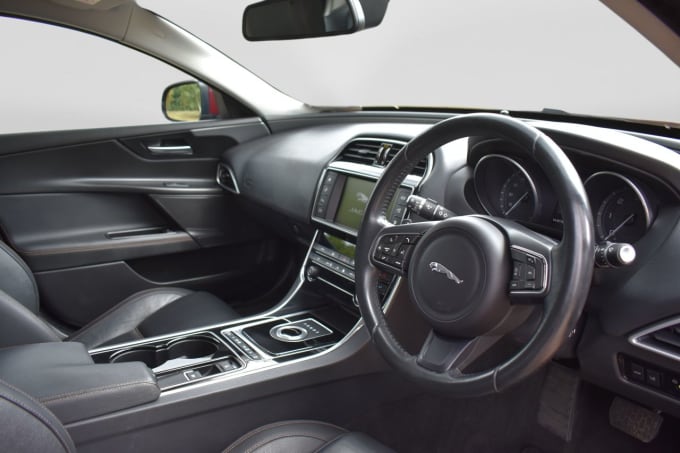 2025 Jaguar Xe
