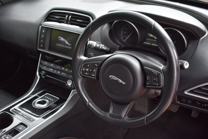 2025 Jaguar Xe