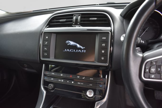 2025 Jaguar Xe