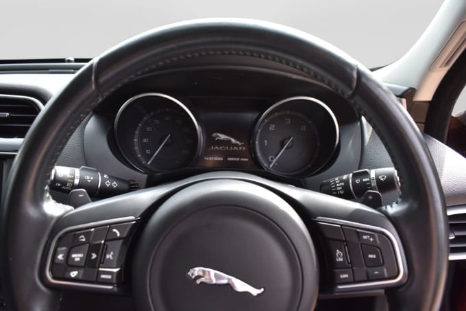 2025 Jaguar Xe