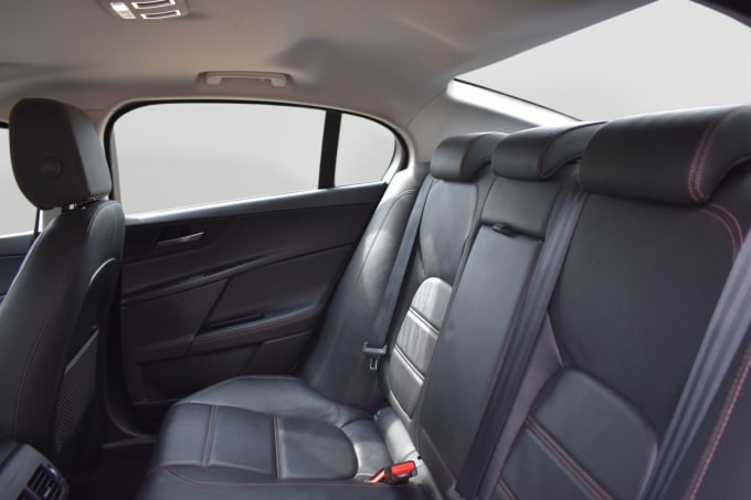 2025 Jaguar Xe