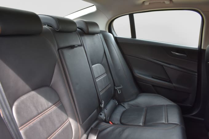 2025 Jaguar Xe