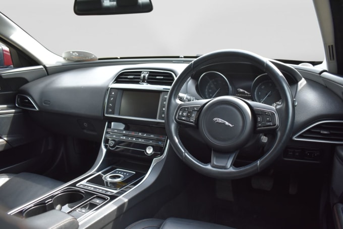 2025 Jaguar Xe
