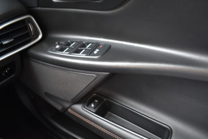 2025 Jaguar Xe