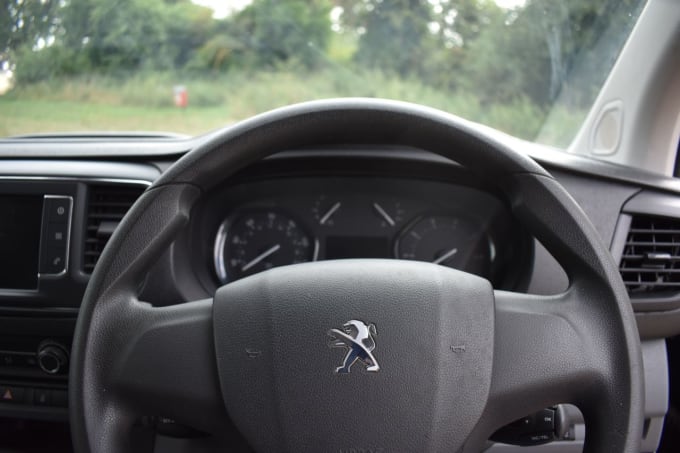 2025 Peugeot Expert