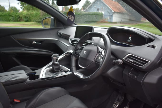 2025 Peugeot 5008