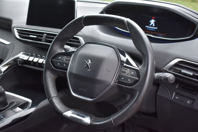 2025 Peugeot 5008