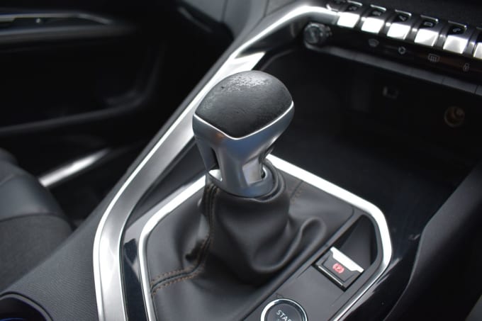 2025 Peugeot 5008