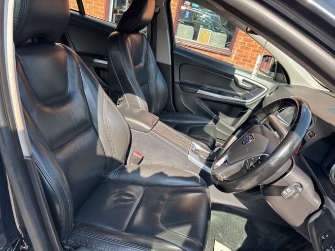 2025 Volvo V60