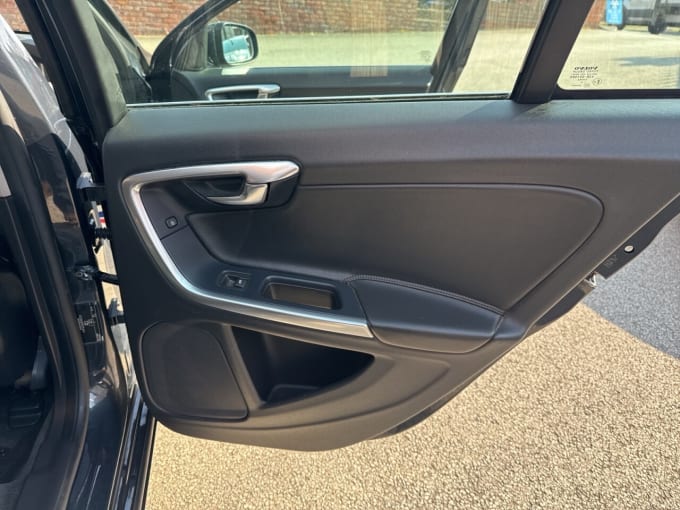 2025 Volvo V60