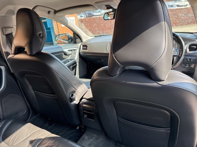 2025 Volvo V60