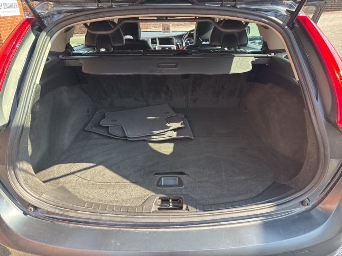 2025 Volvo V60