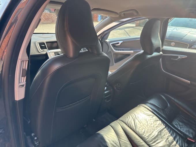 2025 Volvo V60