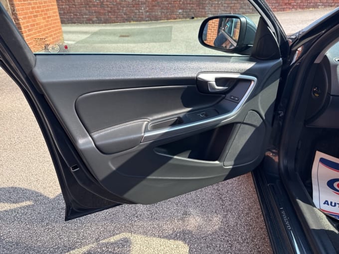 2025 Volvo V60