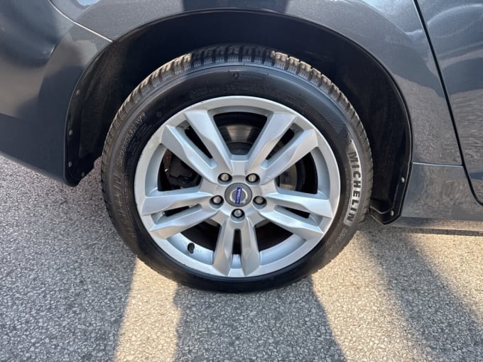 2025 Volvo V60