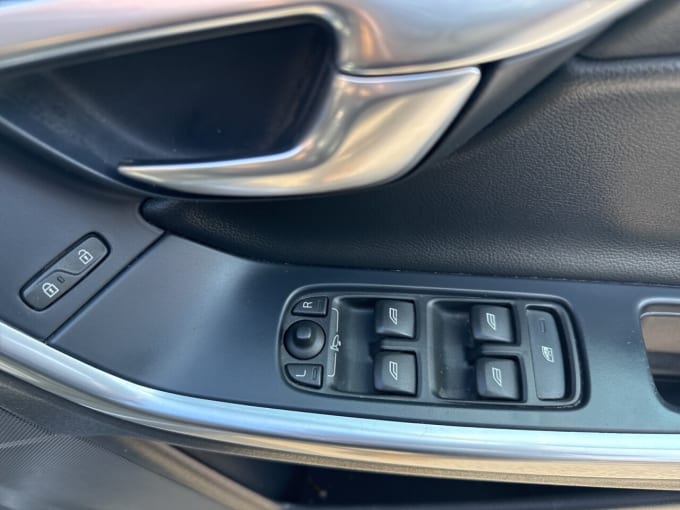 2025 Volvo V60