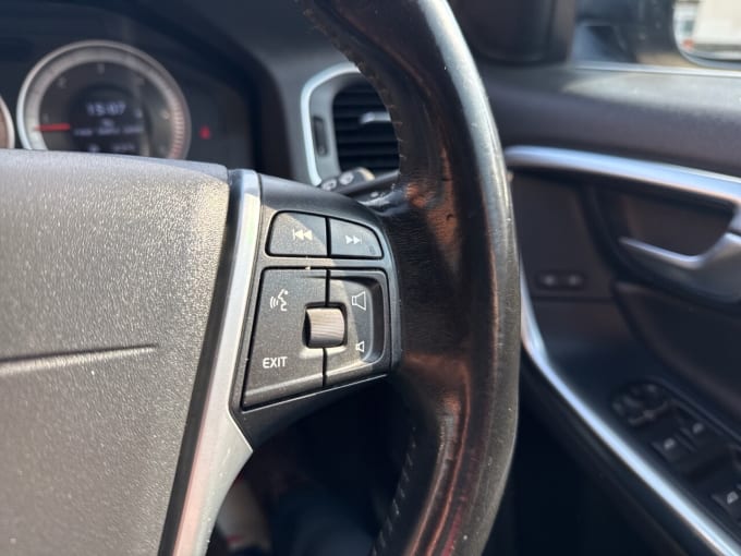 2025 Volvo V60