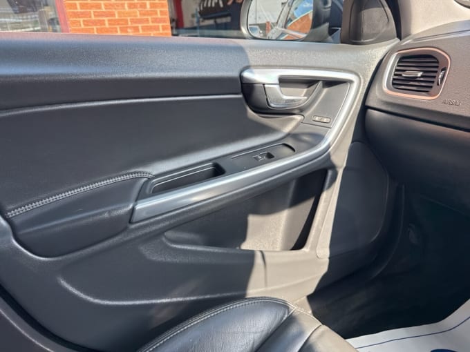 2025 Volvo V60