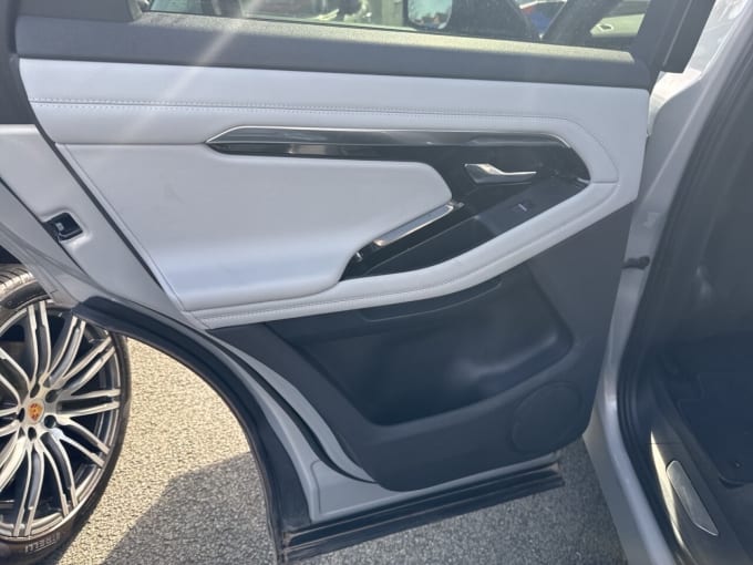 2025 Land Rover Range Rover Evoque