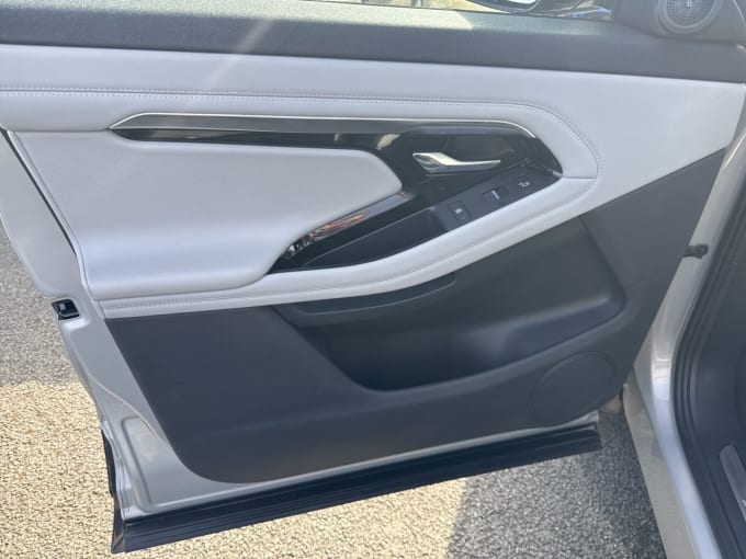 2025 Land Rover Range Rover Evoque