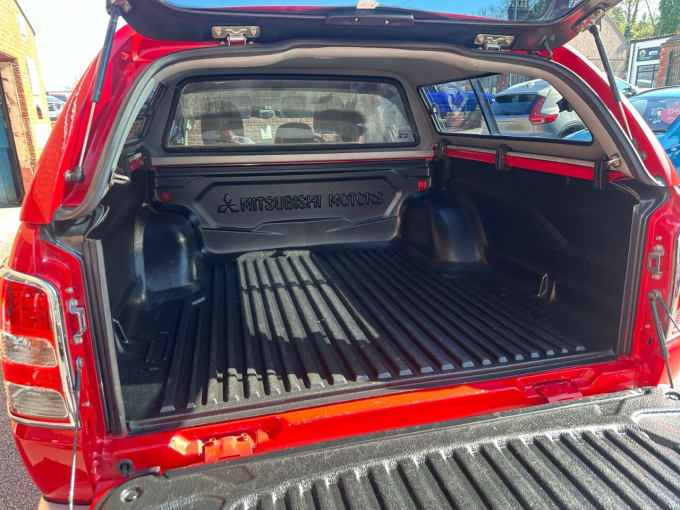 2025 Mitsubishi L200