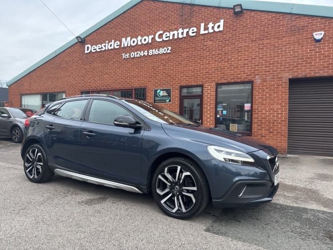 2018 Volvo V40