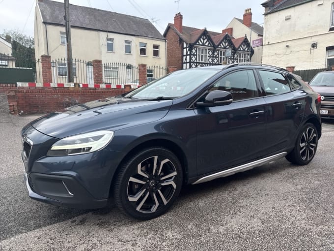 2018 Volvo V40