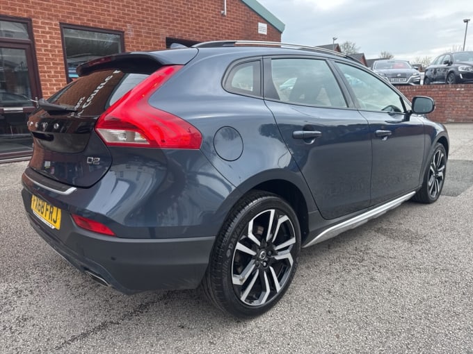 2018 Volvo V40