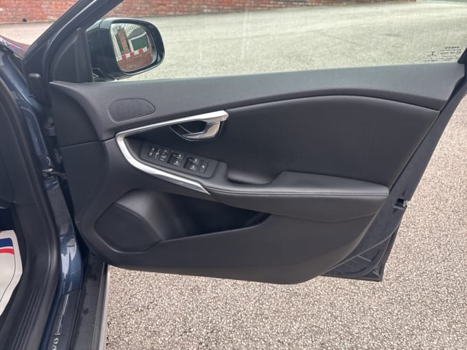 2018 Volvo V40