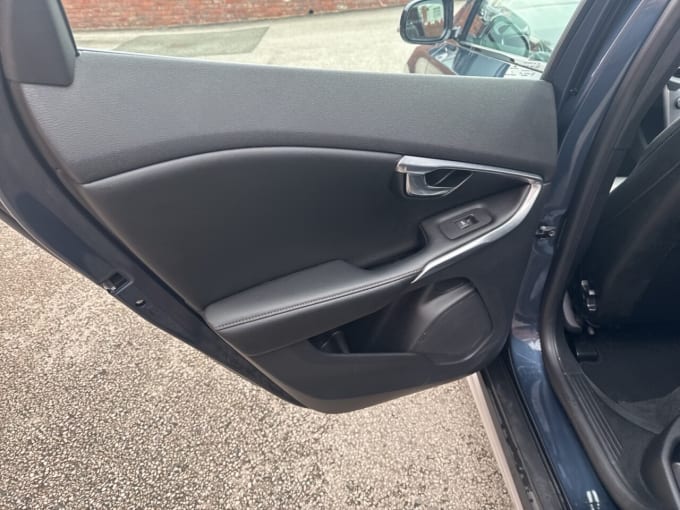 2018 Volvo V40