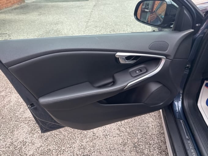 2018 Volvo V40