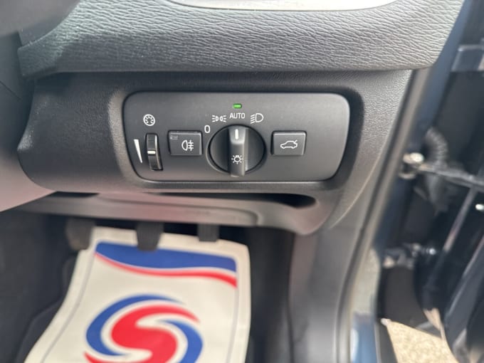 2018 Volvo V40