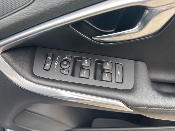 2018 Volvo V40