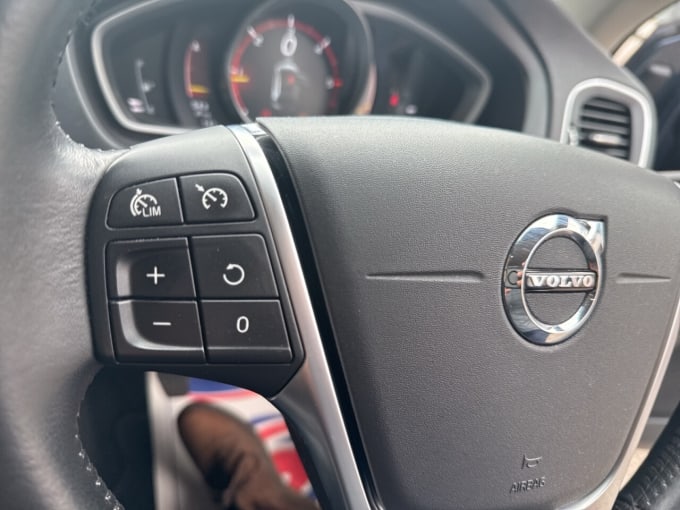 2018 Volvo V40