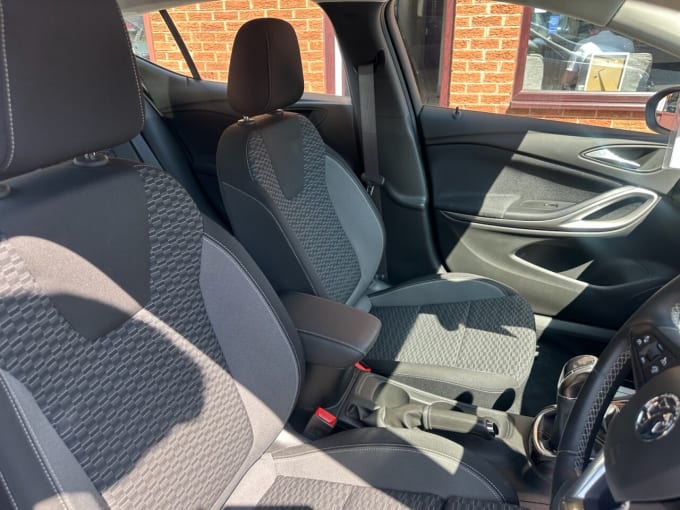 2025 Vauxhall Astra