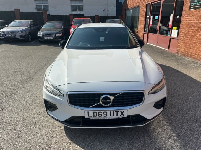 2025 Volvo V60