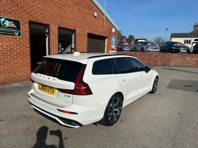 2025 Volvo V60