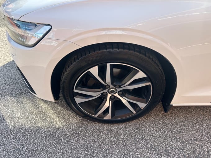 2025 Volvo V60