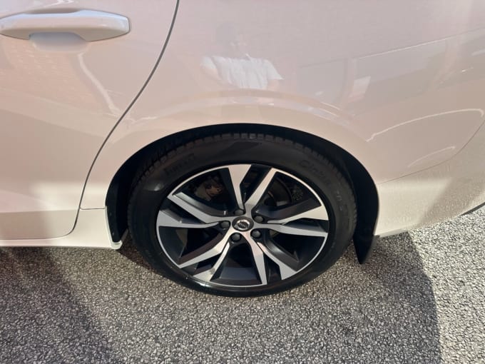 2025 Volvo V60