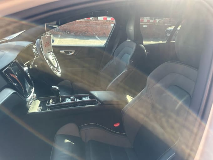 2025 Volvo V60