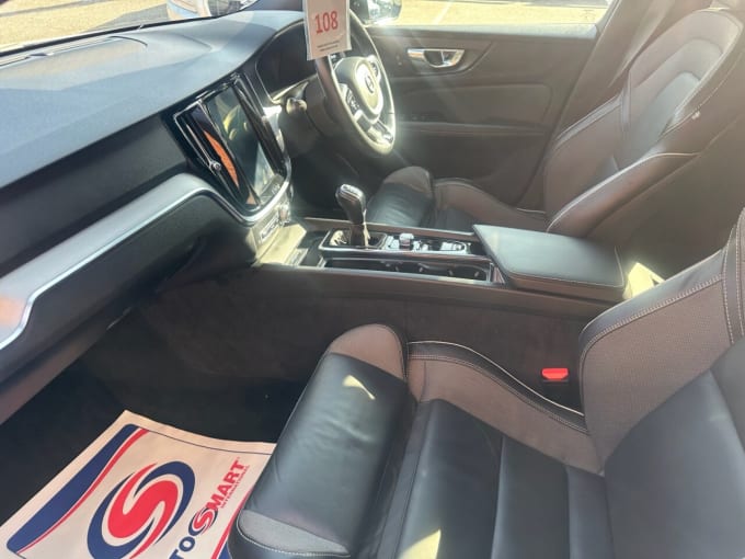 2025 Volvo V60