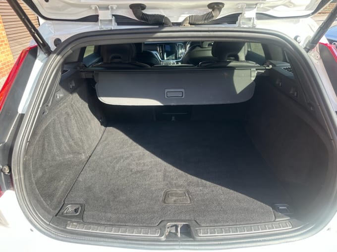 2025 Volvo V60