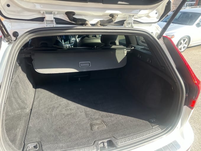 2025 Volvo V60