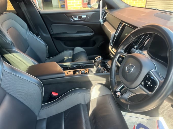 2025 Volvo V60