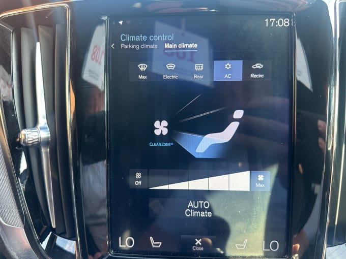 2025 Volvo V60